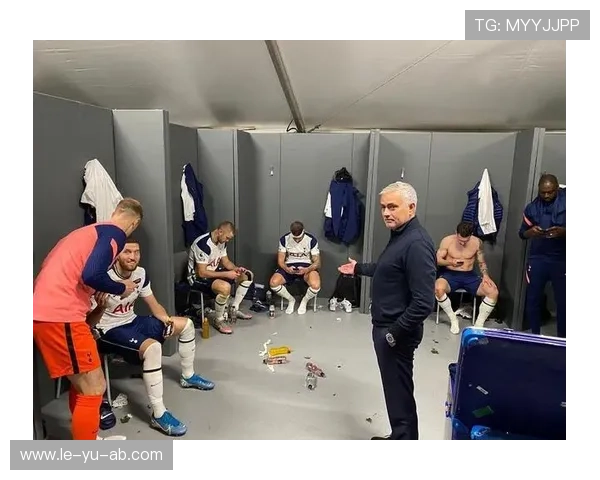 穆里尼奥更衣室管理：铁腕与人心的平衡之道