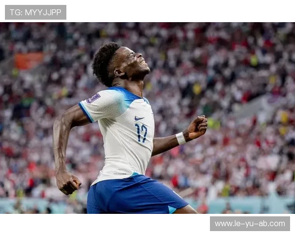 萨卡人气爆棚，成英格兰球迷新宠