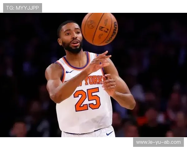 鲍威尔展现强硬防守,助力球队逆转取胜 鲍威尔展现强硬防守,助力球队逆转取胜